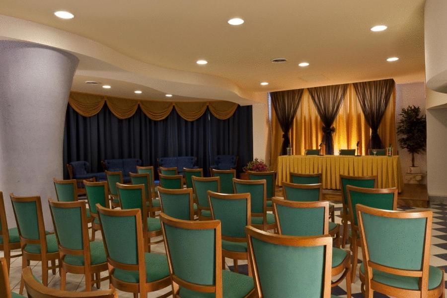 Hotel Riva Del Sole Чефалу Екстериор снимка