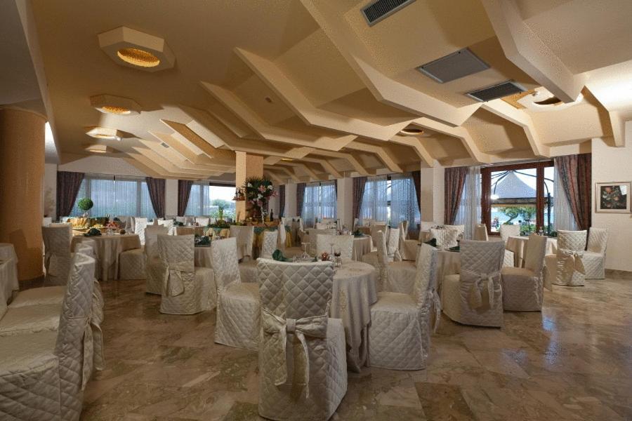 Hotel Riva Del Sole Чефалу Екстериор снимка