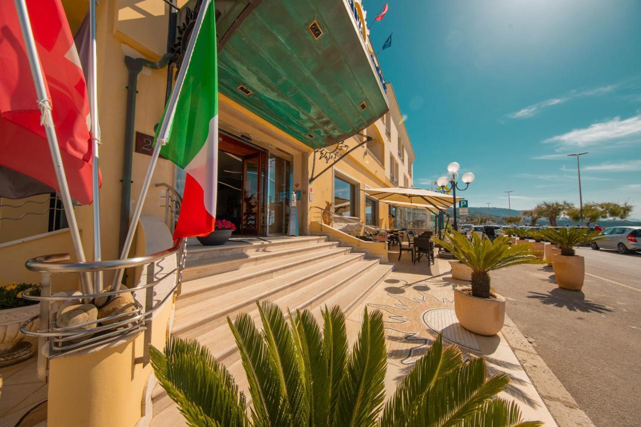 Hotel Riva Del Sole Чефалу Екстериор снимка