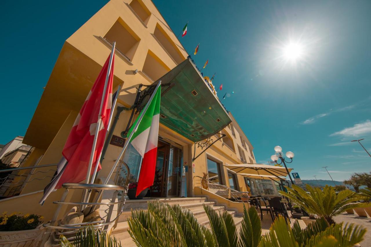 Hotel Riva Del Sole Чефалу Екстериор снимка