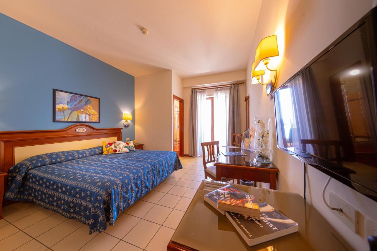Hotel Riva Del Sole Чефалу Екстериор снимка