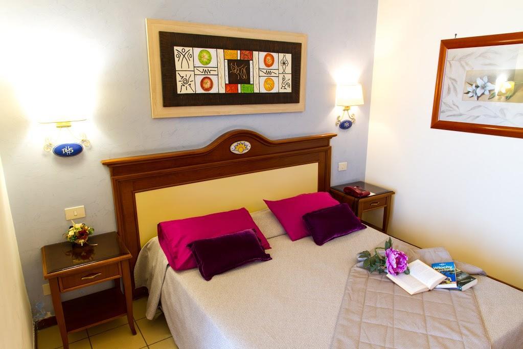 Hotel Riva Del Sole Чефалу Екстериор снимка