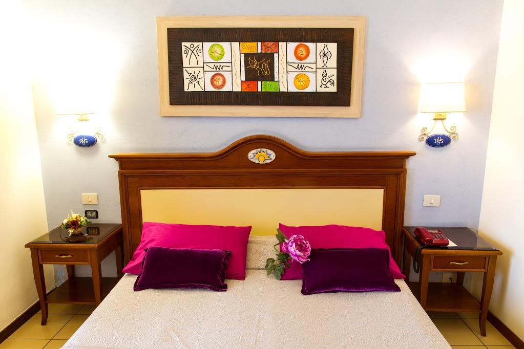 Hotel Riva Del Sole Чефалу Екстериор снимка